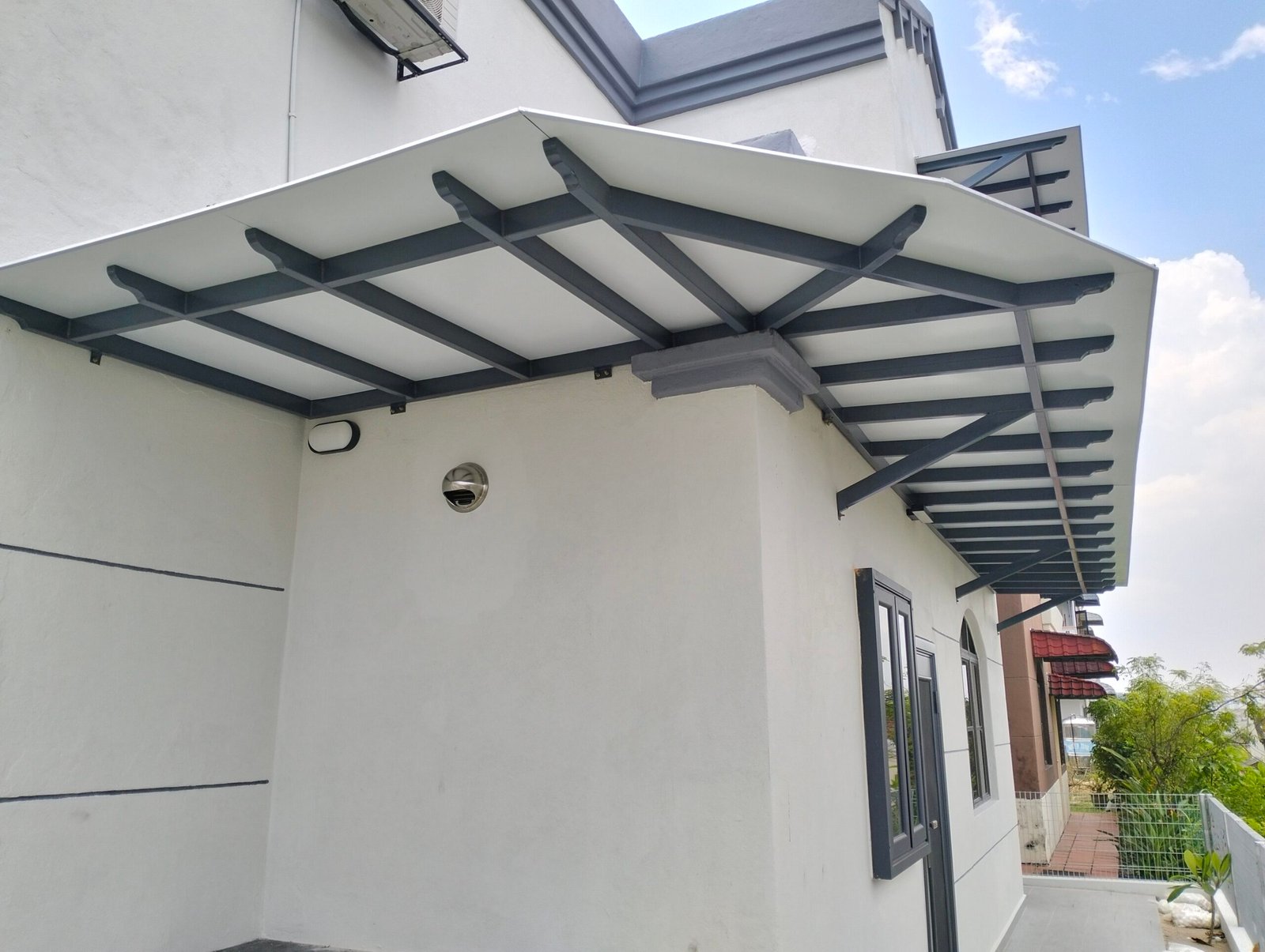ACP cantilever awning installation in Selangor by Best Awning Malaysia